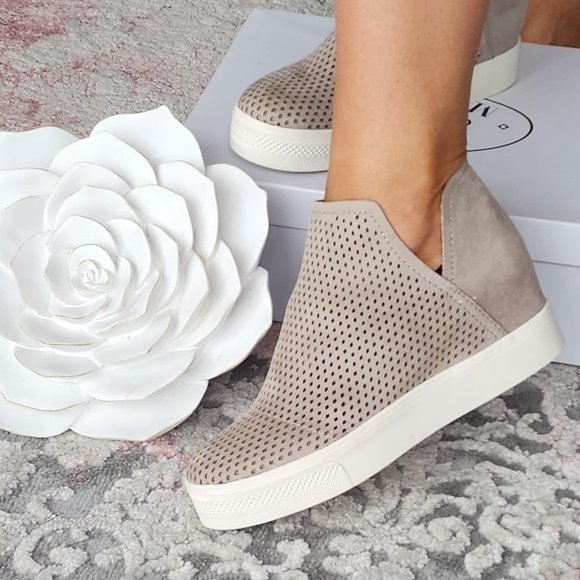 Steve Madden Shoes - NEW Steve Madden Shoes